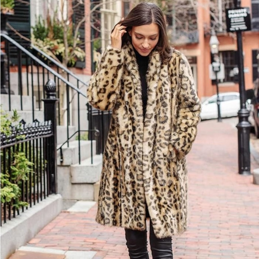 “Donna Saylers Fabulous Furs” cheetah print coat!